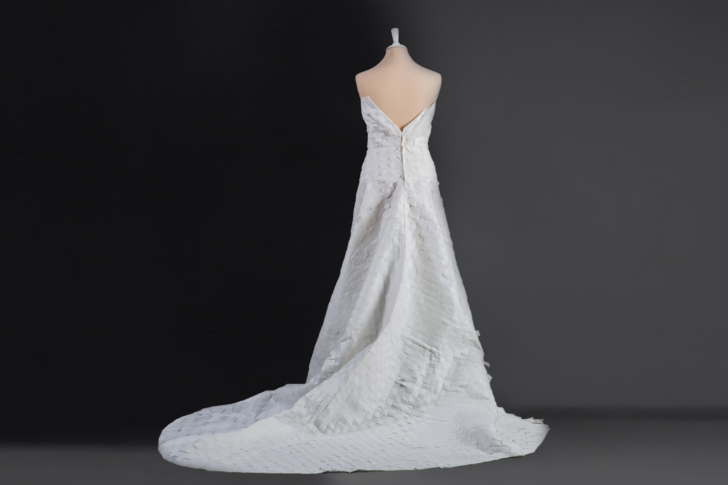 Paper and Bride, un abito in carta, by Matthan Gori.